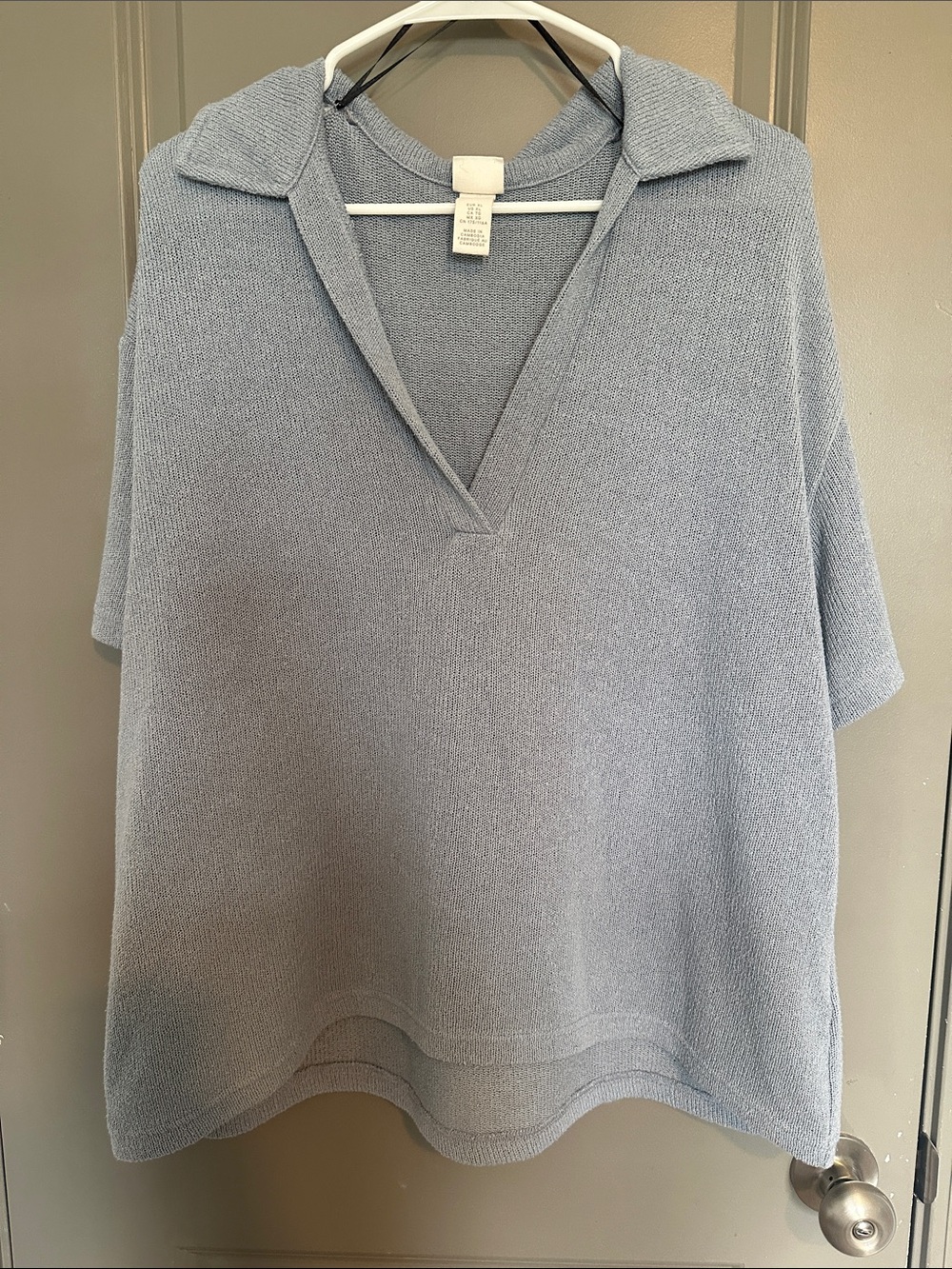 Women's Light Blue Collared V-Neck Knit Sweater Top